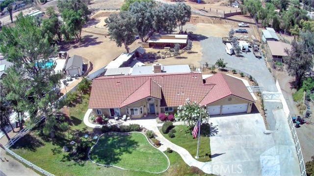 18687 Chickory Drive, Riverside CA: https://media.crmls.org/medias/0a7db774-b328-402a-9fc5-e62ab393d686.jpg