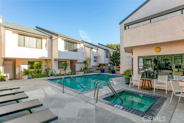 11911 Magnolia Boulevard, Valley Village CA: https://media.crmls.org/medias/0a7e4a64-4418-4cbd-aa96-9a89ffe97d27.jpg