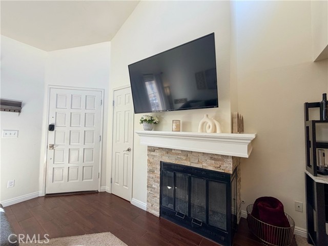 Detail Gallery Image 6 of 28 For 23921 Del Monte #34,  Valencia,  CA 91355 - 2 Beds | 2 Baths