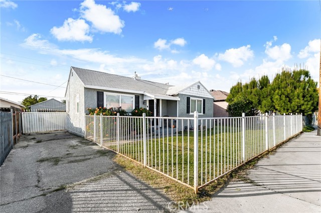 Detail Gallery Image 2 of 32 For 8868 Juniper Ave, Fontana,  CA 92335 - 2 Beds | 1 Baths