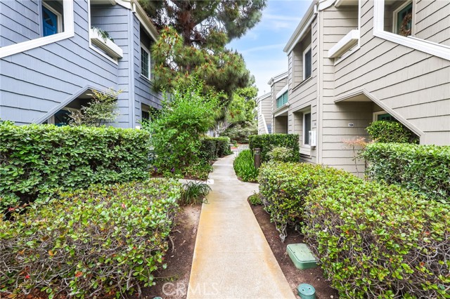 Detail Gallery Image 4 of 32 For 7262 Yellowtail Dr #101,  Huntington Beach,  CA 92648 - 2 Beds | 2 Baths