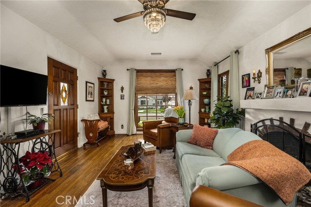 Detail Gallery Image 16 of 36 For 4545 Sunnyside Dr, Riverside,  CA 92506 - 2 Beds | 2 Baths