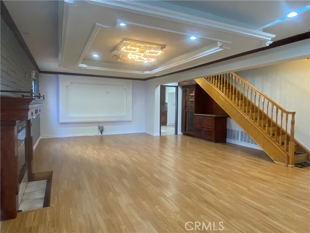 Detail Gallery Image 7 of 31 For 19608 Runnymede St, Reseda,  CA 91335 - 4 Beds | 3/1 Baths