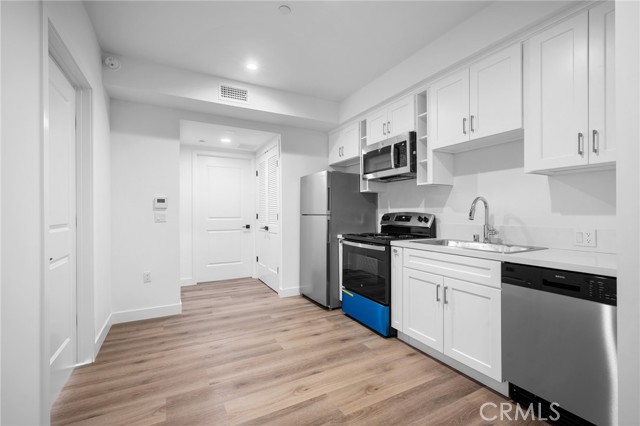 Detail Gallery Image 7 of 20 For 10657 Moorpark St #305,  North Hollywood,  CA 91602 - 2 Beds | 1 Baths