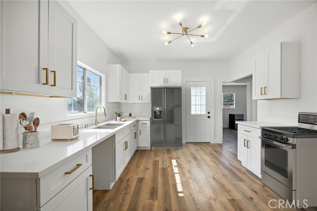 594 W 10th Street, San Bernardino CA: https://media.crmls.org/medias/0a8341af-8f7f-481a-8856-b17f39f4a6fa.jpg