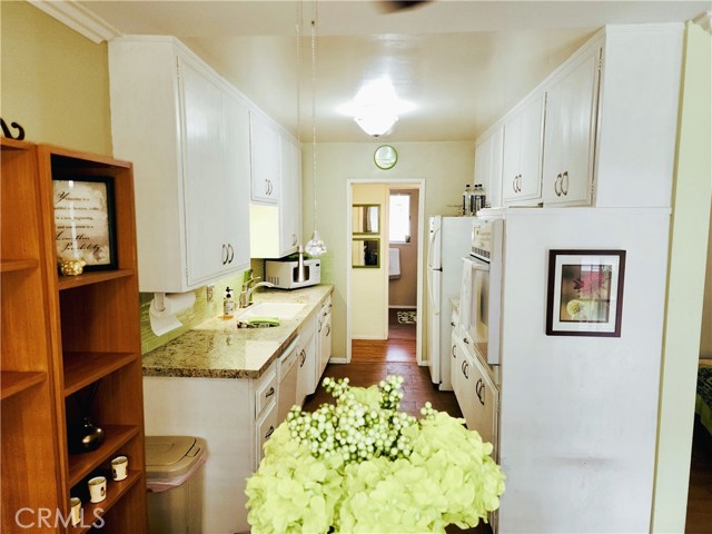 Image 4 of 23 For 2772 2nd Street E2