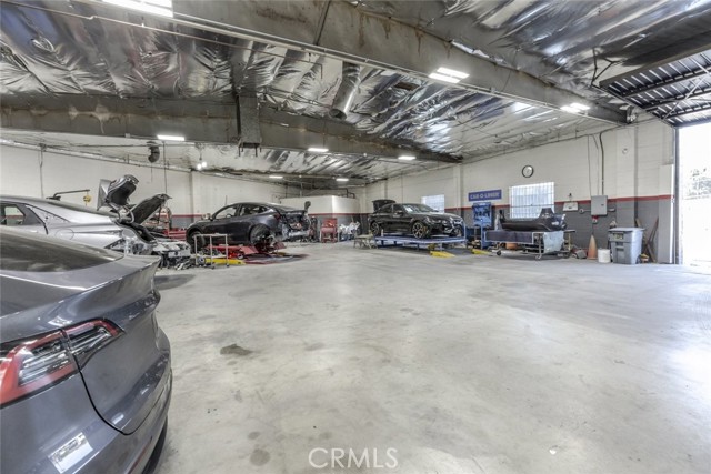7400 San Fernando Road, Sun Valley CA: https://media.crmls.org/medias/0a83f51c-fbbd-4833-8a57-2a75037f5240.jpg