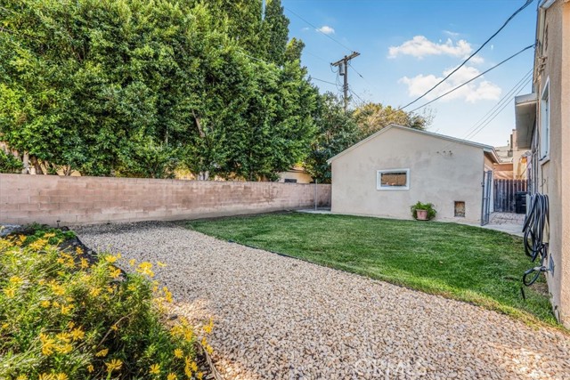 Detail Gallery Image 25 of 28 For 19612 Schoolcraft, Reseda,  CA 91335 - 3 Beds | 1 Baths