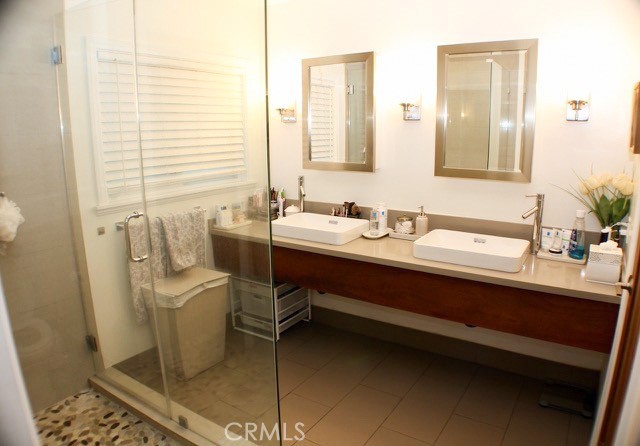 Detail Gallery Image 14 of 25 For 4820 Abbeyville, Woodland Hills,  CA 91364 - 4 Beds | 4 Baths