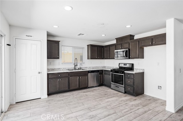 2579 Silver Maple Street, San Jacinto CA: https://media.crmls.org/medias/0a8527b0-cd3f-47cb-b95b-850e3288b85a.jpg