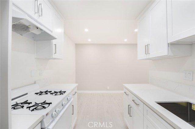 Detail Gallery Image 6 of 15 For 333 Riverdale Dr #8,  Glendale,  CA 91204 - 2 Beds | 1/1 Baths