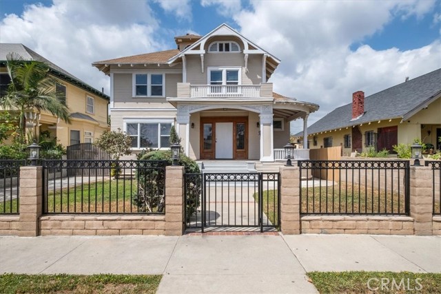 Detail Gallery Image 1 of 9 For 2913 Brighton Ave, Los Angeles,  CA 90018 - 4 Beds | 2/1 Baths