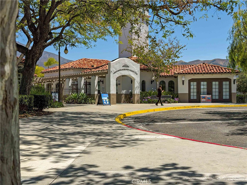 https://media.crmls.org/medias/0a86b1b6-5d67-4ddc-ba8b-60956f5f376f.jpg?preset=X-Large
