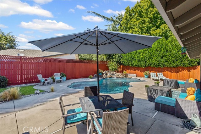 204 Crater Lake Drive, Chico CA: https://media.crmls.org/medias/0a86bb63-a56e-454f-a238-104a42ceea5a.jpg