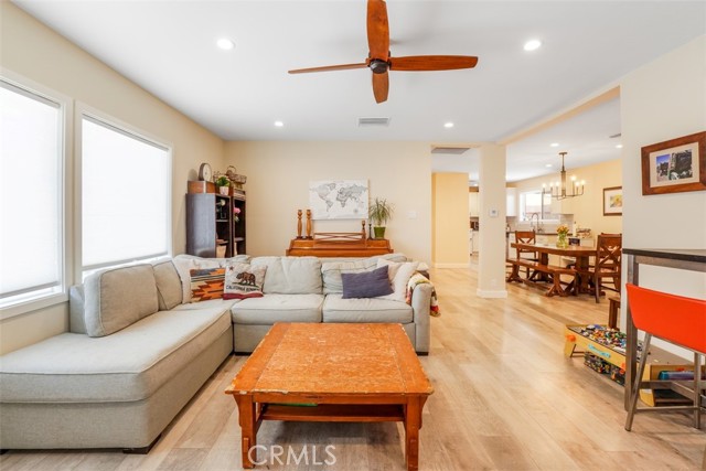 22960 Crespi Street, Woodland Hills CA: https://media.crmls.org/medias/0a86fb79-7e9f-4476-90c6-91ef9e211070.jpg