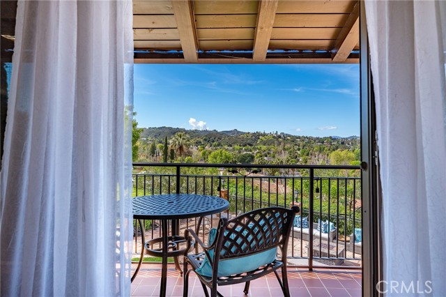 5005 Delita Place, Woodland Hills CA: https://media.crmls.org/medias/0a875498-9f27-4e72-a9bf-9ad71969ce86.jpg
