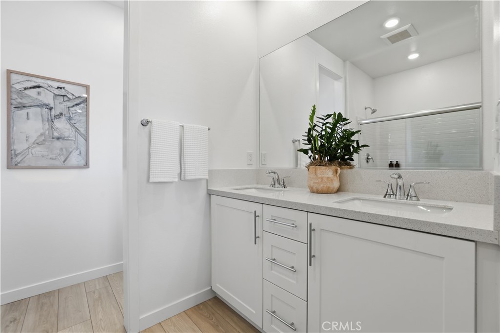 https://media.crmls.org/medias/0a89093c-c16b-4ae3-8cad-631dcb962b99.jpg?preset=X-Large