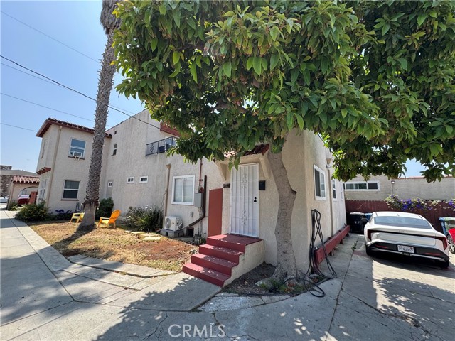 219 1/2 S Eucalyptus Avenue, Inglewood CA: https://media.crmls.org/medias/0a8910c4-6ec8-4fd9-b678-bbb982c91cdc.jpg