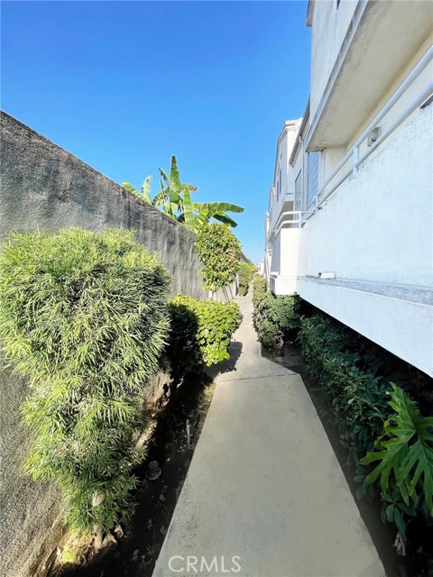 Detail Gallery Image 2 of 40 For 14506 S Berendo Ave #C,  Gardena,  CA 90247 - 3 Beds | 2/1 Baths