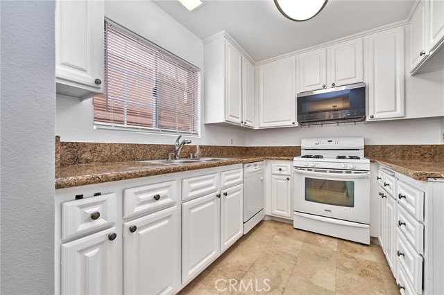 3101 Plaza Del Amo, Torrance CA: https://media.crmls.org/medias/0a89de9e-0ba8-41d0-8f5b-e070eaf27f8f.jpg
