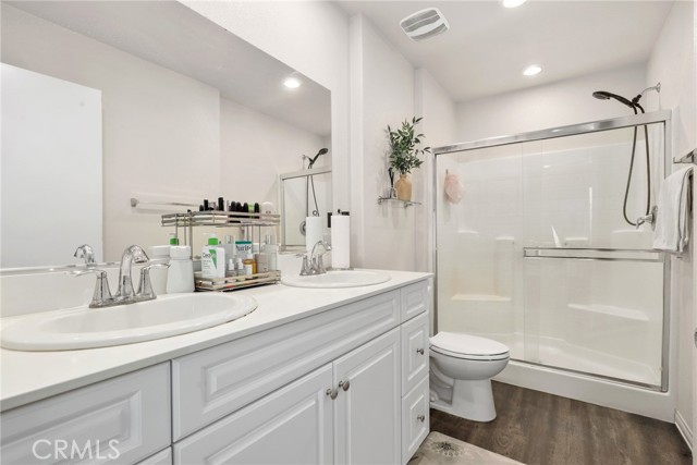 Detail Gallery Image 17 of 28 For 14104 W Birch Ln, Van Nuys,  CA 91405 - 3 Beds | 3 Baths