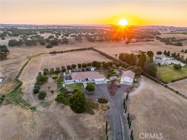 5570 Rancho La Loma Linda Drive, Paso Robles CA: https://media.crmls.org/medias/0a8d211e-0932-4eaf-8858-7b0ff65758f4.jpg