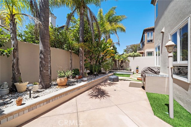 19025 Bayhill Lane, Huntington Beach CA: https://media.crmls.org/medias/0a8d316c-48f3-4440-8956-c99cffa68398.jpg