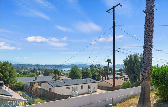 15160 Darnell Drive, Lake Elsinore CA: https://media.crmls.org/medias/0a8db083-3800-4694-8545-f28b4a77d742.jpg