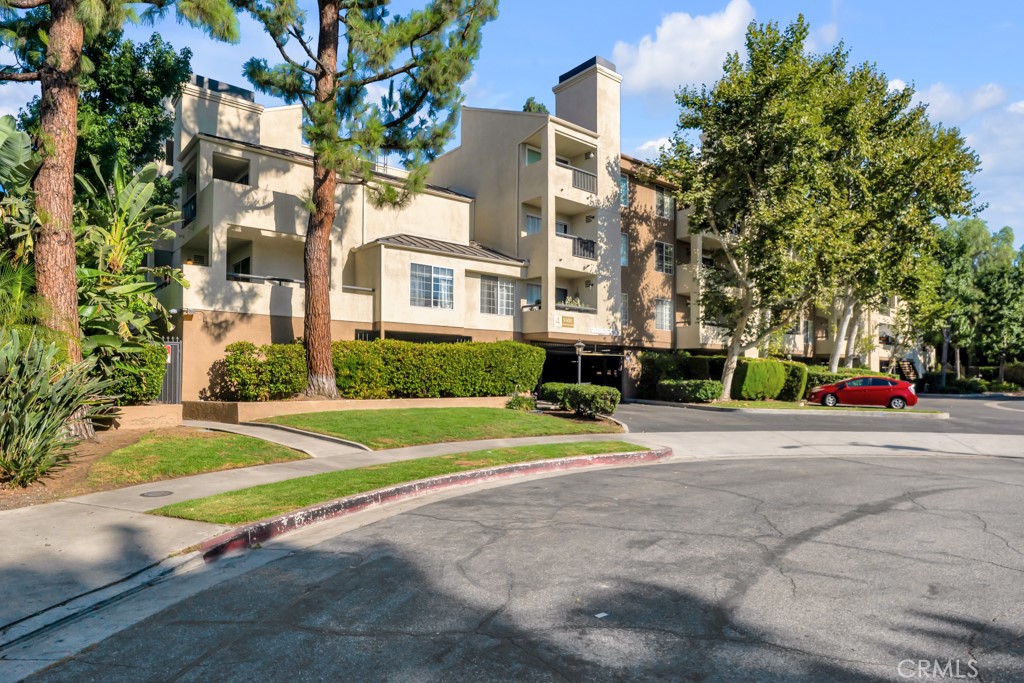 5500 Owensmouth Avenue #128