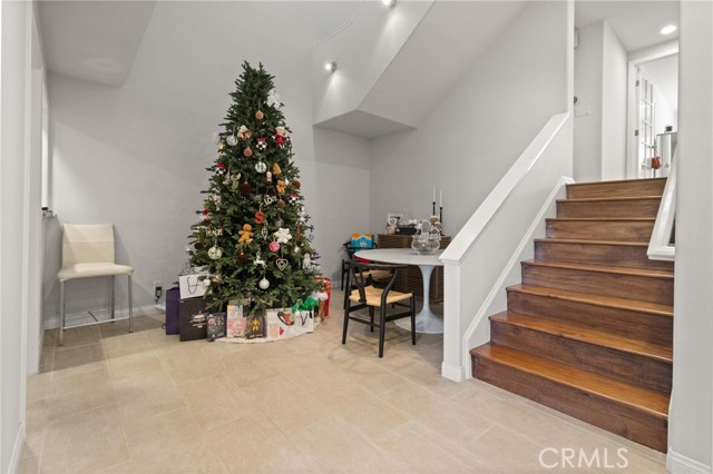 Detail Gallery Image 11 of 19 For 19 Laguna Court, Manhattan Beach,  CA 90266 - 3 Beds | 2/1 Baths