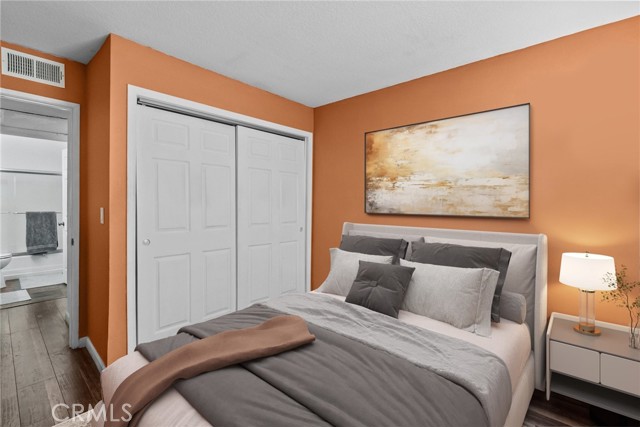 Detail Gallery Image 11 of 21 For 7045 Woodley Ave #110,  Van Nuys,  CA 91406 - 2 Beds | 2 Baths