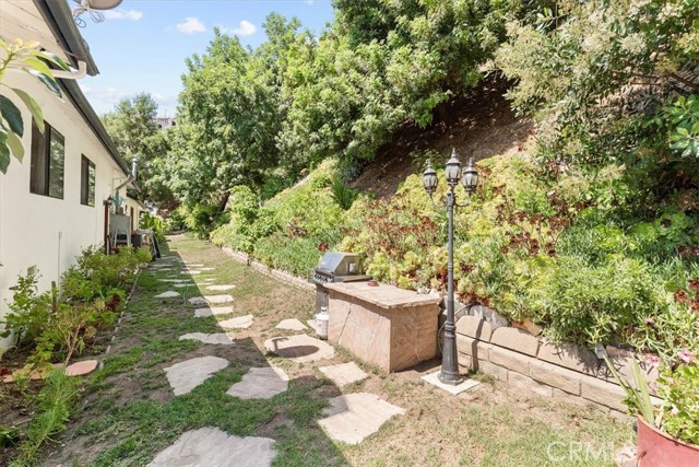 Detail Gallery Image 31 of 33 For 17861 Cathedral Pl, Encino,  CA 91316 - 3 Beds | 3 Baths