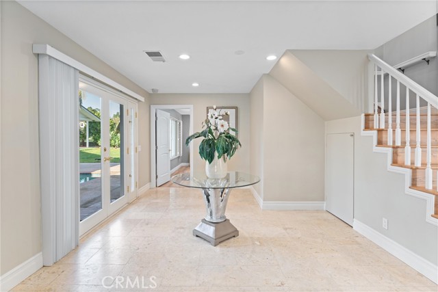 Detail Gallery Image 33 of 63 For 8690 Los Coyotes Dr, Buena Park,  CA 90621 - 6 Beds | 4/1 Baths