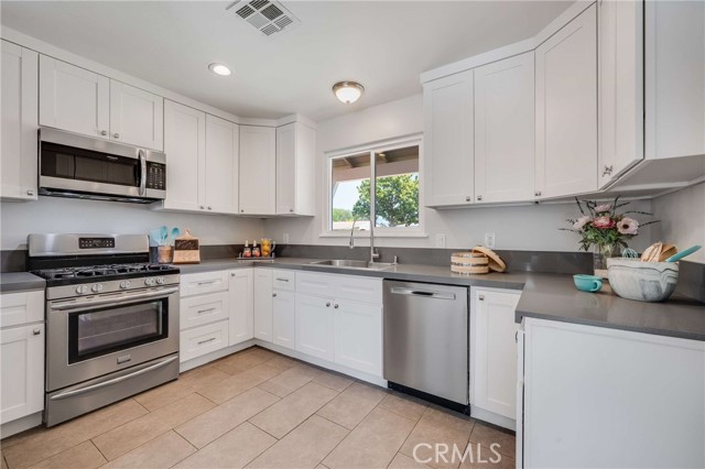 Detail Gallery Image 13 of 32 For 13219 Halcourt, Norwalk,  CA 90650 - 3 Beds | 1 Baths