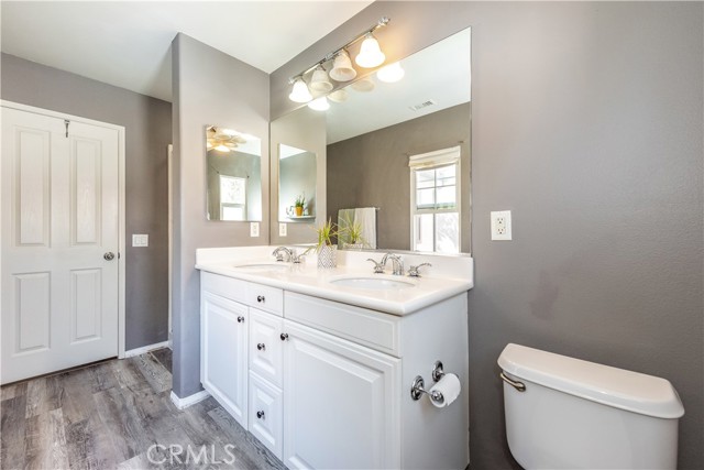80 Great, Irvine CA: https://media.crmls.org/medias/0a8f9ff3-97db-40e2-910e-8e4b21d92147.jpg