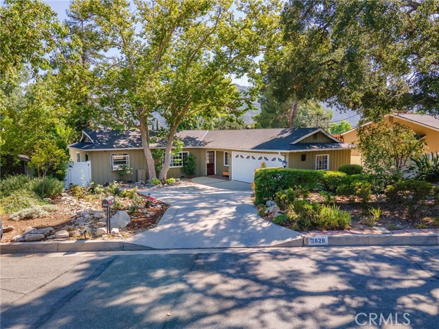 3828 2nd Avenue, La Crescenta CA: https://media.crmls.org/medias/0a8fbb60-83e2-4d00-b5b7-346cb1213567.jpg