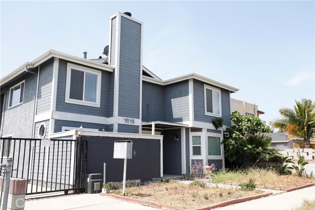 1616 W 206th Street 3 Torrance, California Renovated 2 bedroom / 2 bath apartment in a well-maintained and quiet 4-unit building. Upper level unit with laminate and tile flooring throughout, remodeled kitchen, and updated bathrooms. Coin-operated laundry room in common area. One-car detached garage and one assigned detached covered carport space. Gated building centrally located near Torrance business and commercial areas, shopping and dining options. Convenient access to freeways and major surface streets.