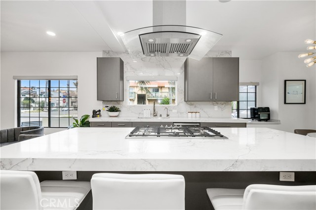 Detail Gallery Image 6 of 27 For 122 21st, Huntington Beach,  CA 92648 - 3 Beds | 4/1 Baths