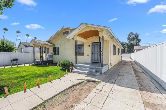 1220 W 92nd Street, Los Angeles CA: https://media.crmls.org/medias/0a922bbd-303a-4e87-9224-83e65d10bcad.jpg