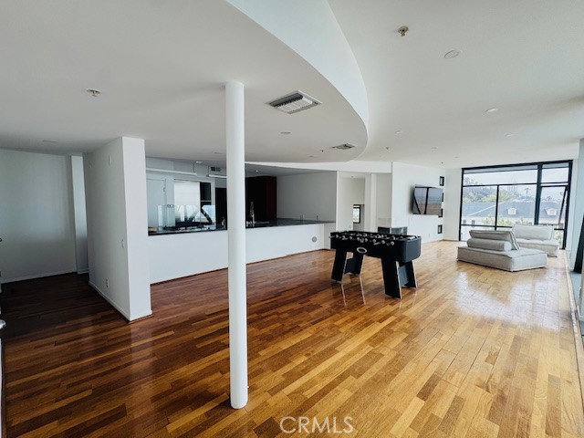 270 Palisades Beach Road, Santa Monica CA: https://media.crmls.org/medias/0a930def-0ce9-404f-b479-22308c196fba.jpg
