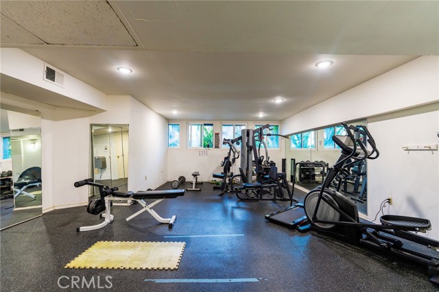 911 N Kings Road, West Hollywood CA: https://media.crmls.org/medias/0a93126b-aaff-49ad-a589-7f17b1d4e475.jpg
