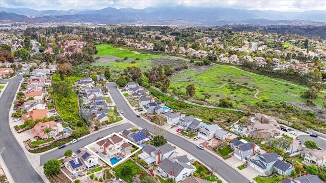 25912 Densmore Drive, Lake Forest CA: https://media.crmls.org/medias/0a9360f8-fe4e-4b50-b77b-4140e6846c1a.jpg