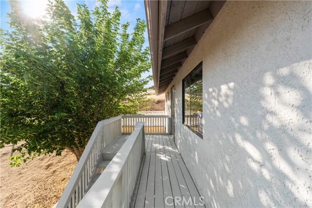 43323 LOOKABOUT RD, Lake Hughes CA: https://media.crmls.org/medias/0a93b20c-72c0-4e82-8ac8-dac93b292172.jpg