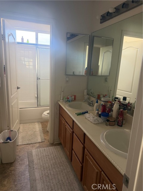 Detail Gallery Image 33 of 63 For 28512 Meadow Heights Ct, Canyon Country,  CA 91387 - 6 Beds | 3 Baths