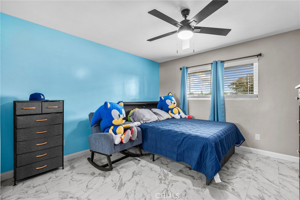 https://media.crmls.org/medias/0a9468c7-d6ad-4826-9a4e-664939bef2ff.jpg?preset=X-Large