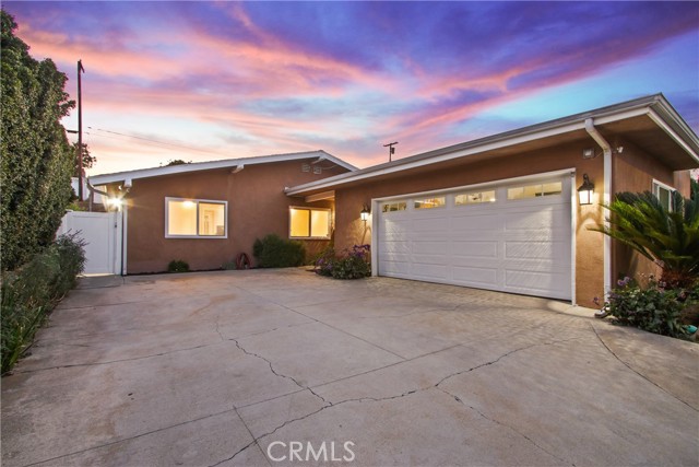 1737 Roseglen Avenue, San Pedro CA: https://media.crmls.org/medias/0a965dbd-c691-44a7-852c-d2d5f93c21a6.jpg