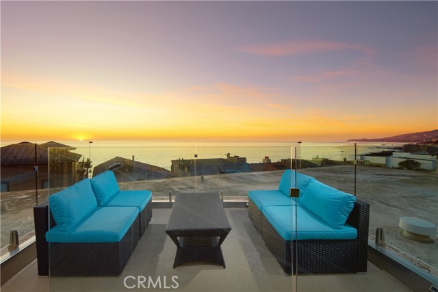 Detail Gallery Image 3 of 43 For 2680 Victoria Dr, Laguna Beach,  CA 92651 - 3 Beds | 3/1 Baths