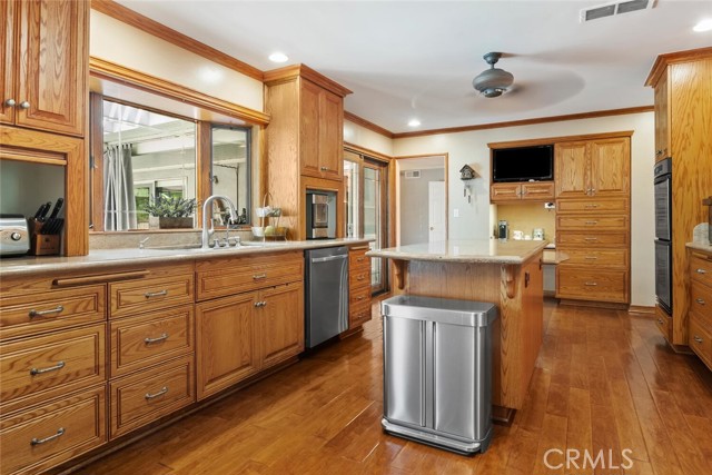 20451 Bermuda Street, Chatsworth CA: https://media.crmls.org/medias/0a981e87-ce83-4ff2-aee4-d2fbd976c096.jpg