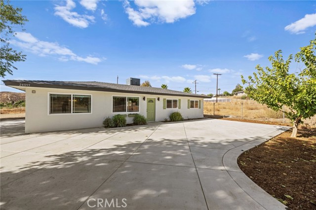 Detail Gallery Image 1 of 45 For 24095 Circle Dr, Menifee,  CA 92587 - 3 Beds | 1 Baths