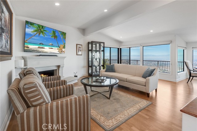 3300 Crownview Drive, Rancho Palos Verdes CA: https://media.crmls.org/medias/0a98ee28-b556-47ac-9bd2-adf3adab997e.jpg